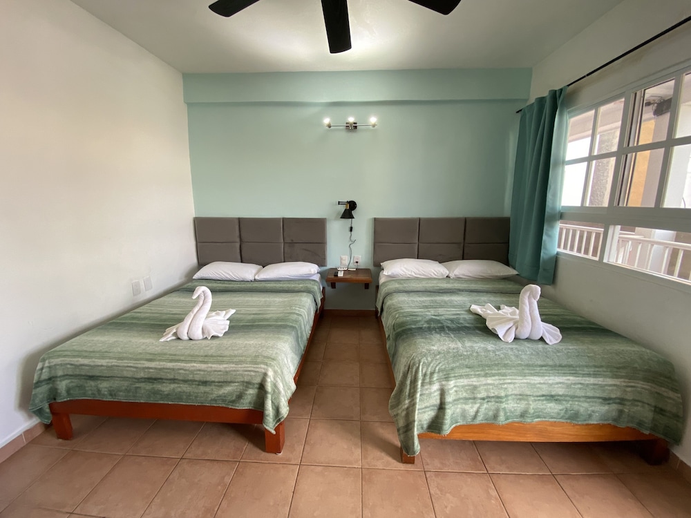 Family Room, 2 Double Beds (with Fan and AC) photo 3