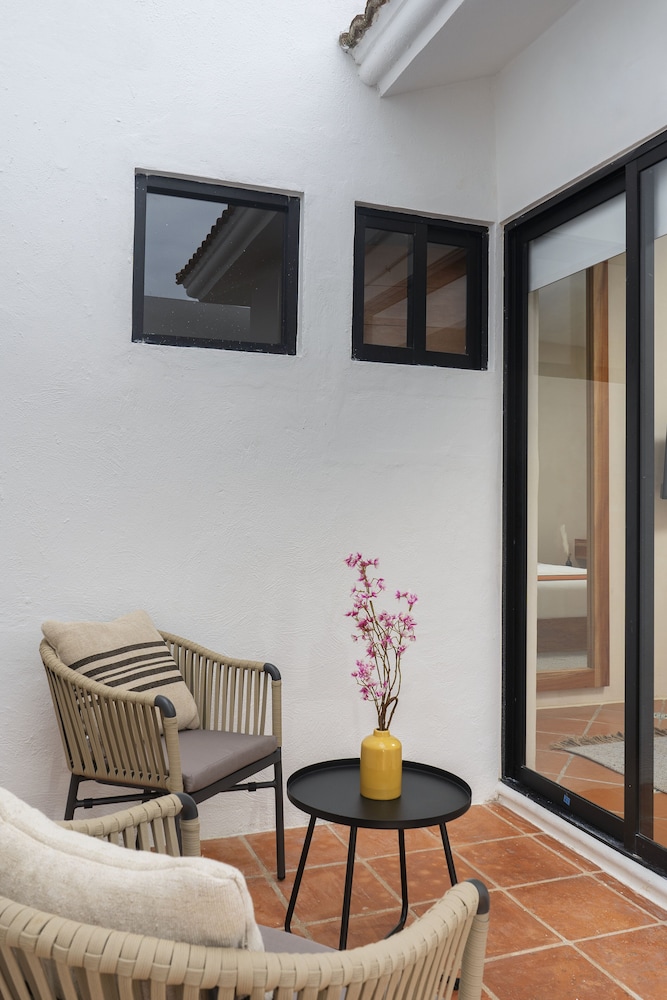 Luxury Room, 1 King Bed, Terrace - Photo 4
