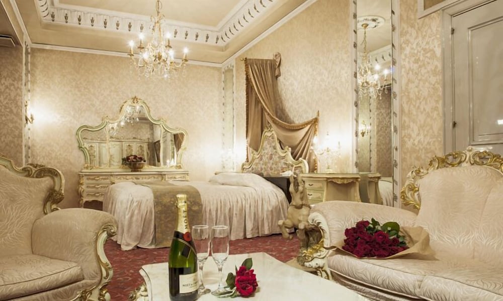 Brugge Royal Suite photo 1