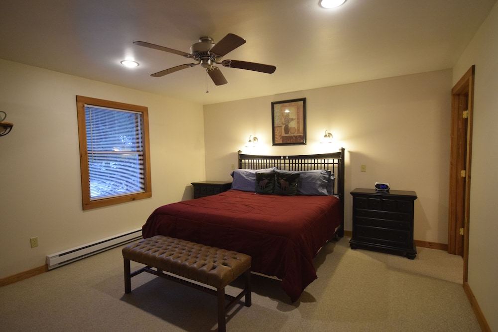 One Bedroom w/ 1 King Bed (Pets not allowed) photo 1