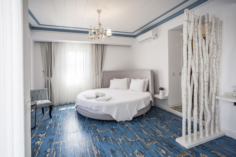 Deluxe Double Room, Balcony, Partial Sea View