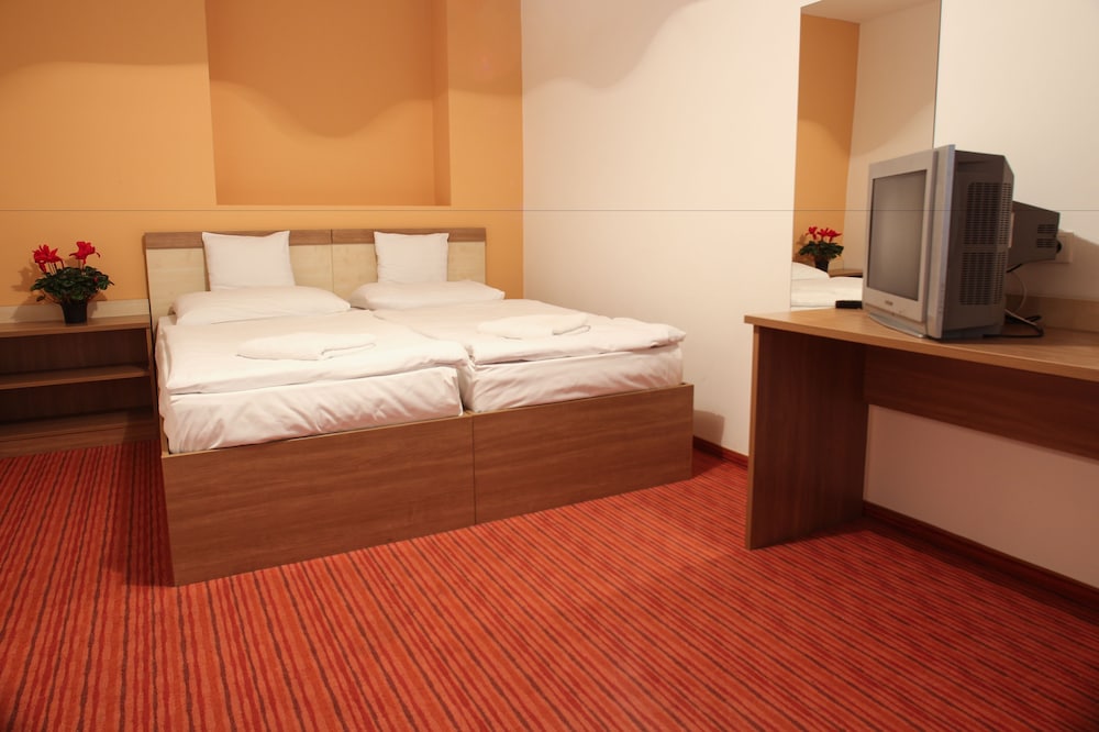 Standard Double Room - Photo 10