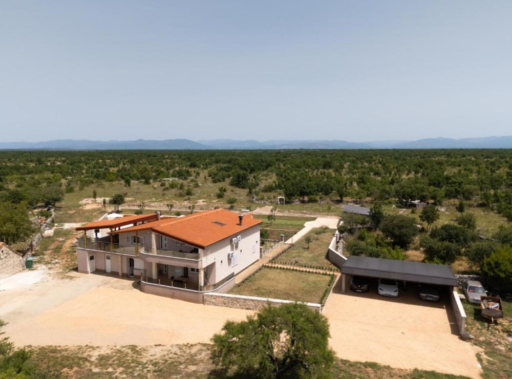 Villa (Five Bedroom Villa With Pool)