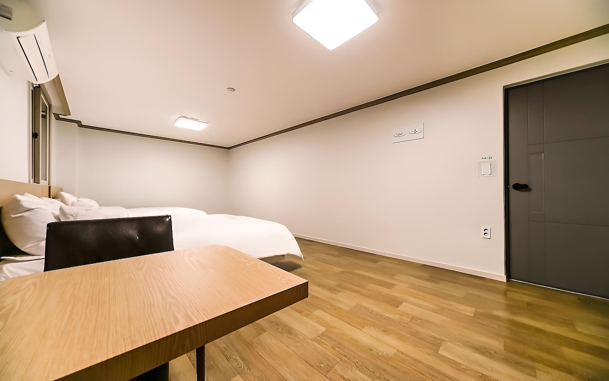 Room (Deluxe twin for 4 people (hotel latex) - Photo 1