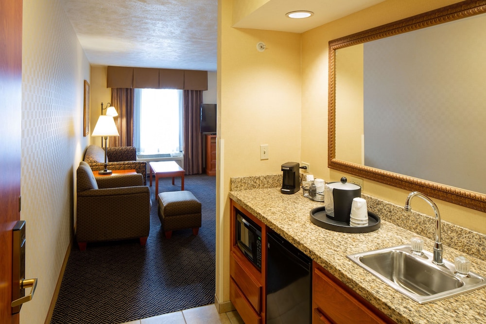 Suite, 2 Queen Beds, Non Smoking - Photo 2