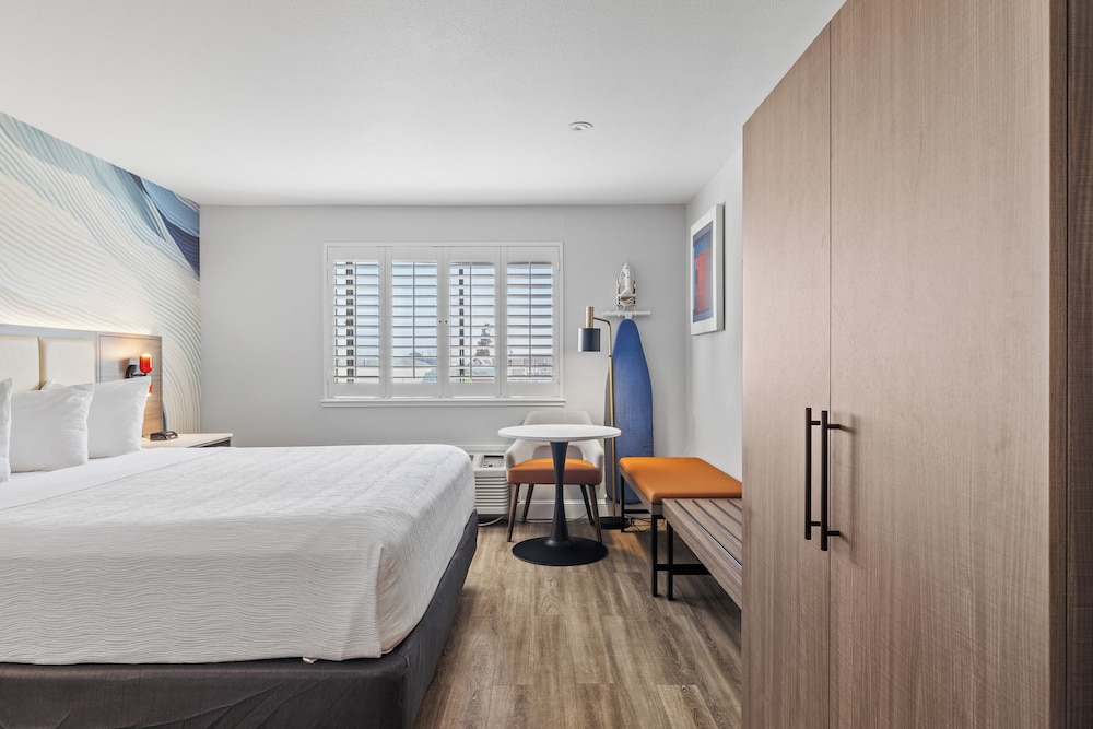 Standard Room, 1 King Bed - Photo 5