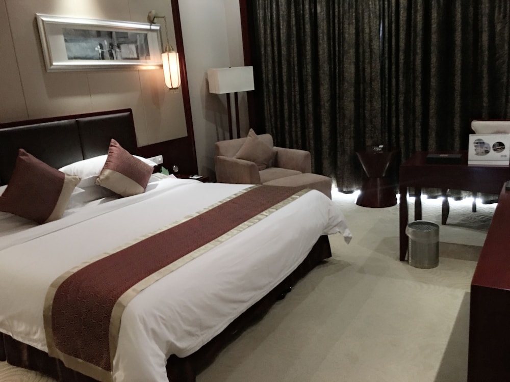 Superior Room, 1 King Bed photo 2