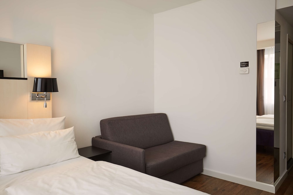 Family Room (Three) - Photo 2