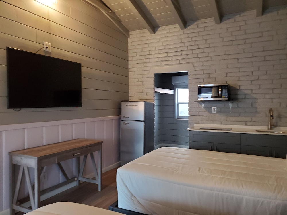 Traditional Quadruple Room, 2 Double Beds - Photo 2