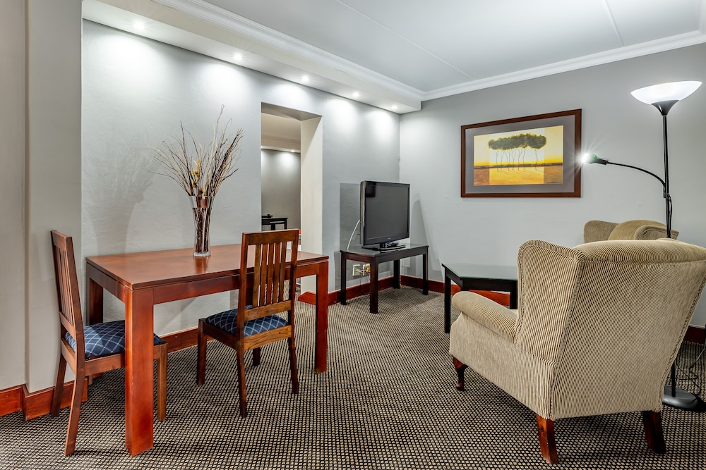 Suite - Photo 5
