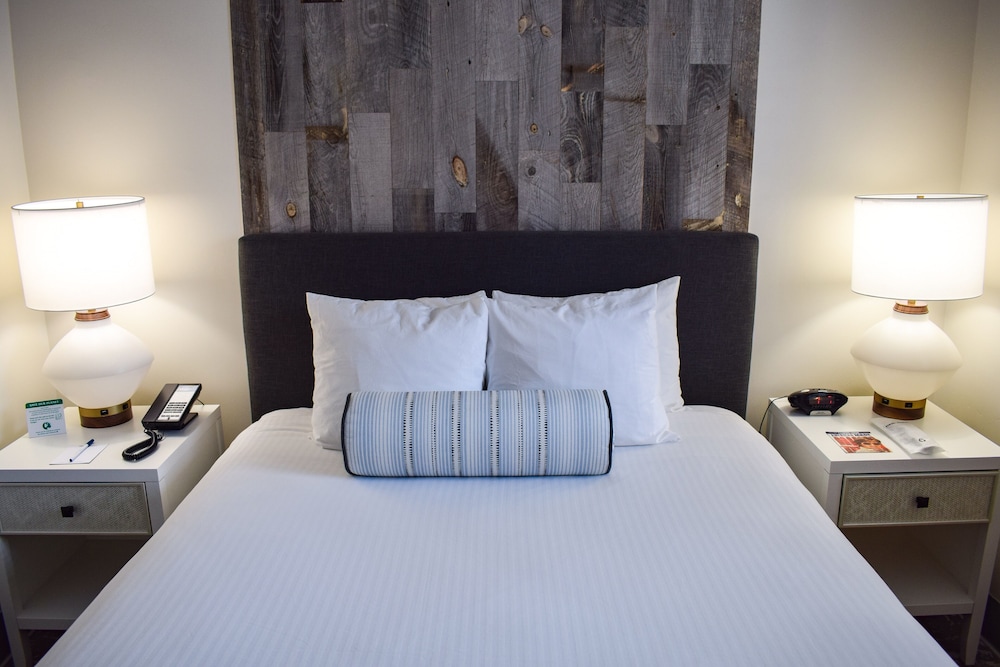 Junior Suite, 1 Queen Bed with Sofa bed (with Living Room) photo 3