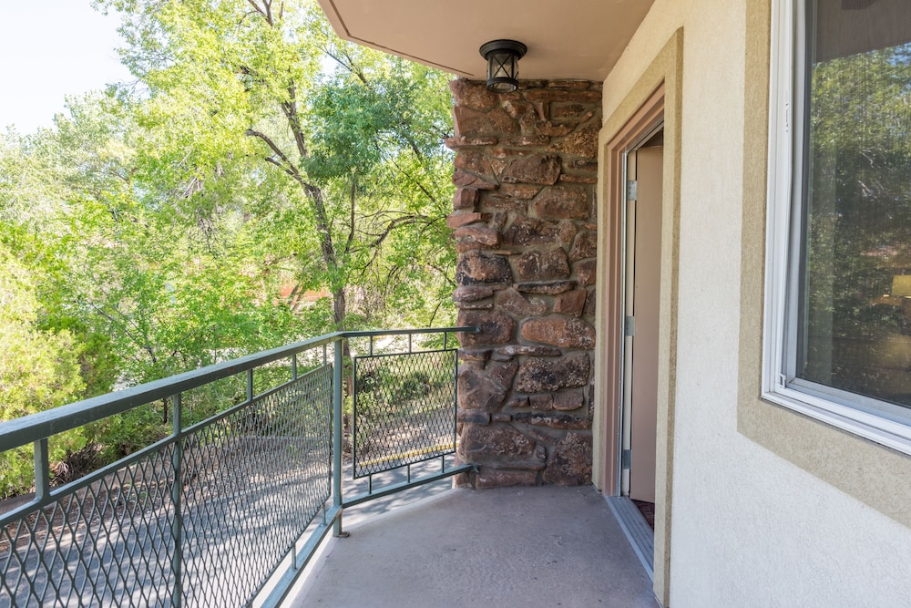 Deluxe Room, 2 Queen Beds, Balcony - Photo 3