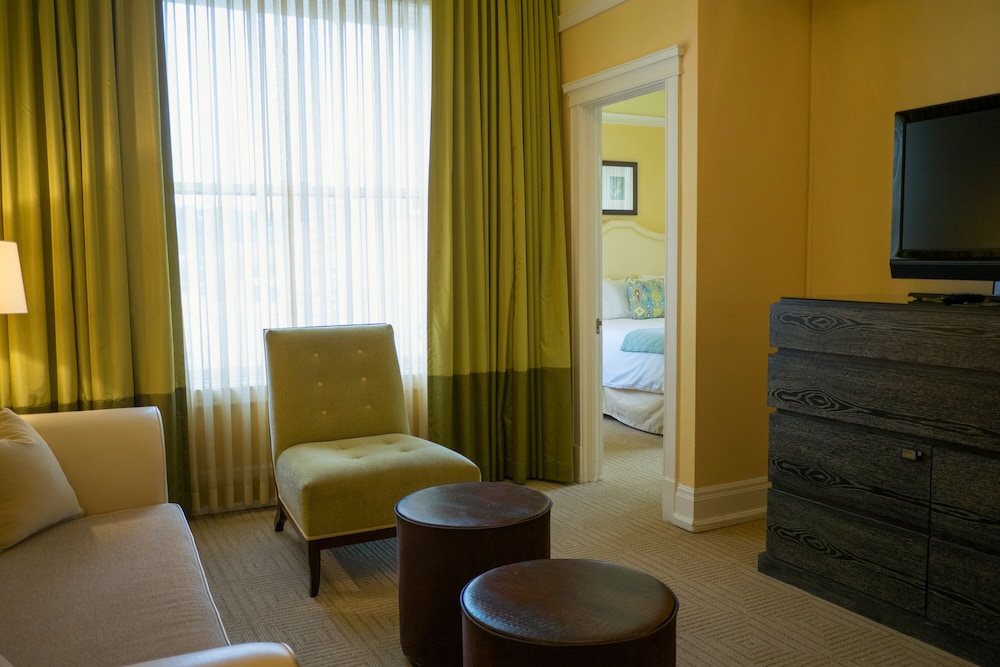 Premier Suite, 1 King Bed with Sofa bed - Photo 4
