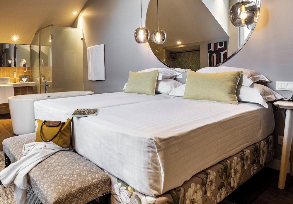 Superior Room (Premium) - Photo 10