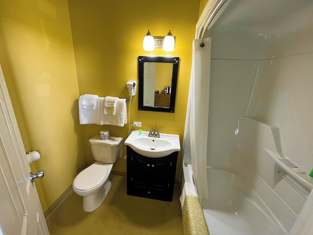 Basic Single Room, 1 Double Bed photo 2