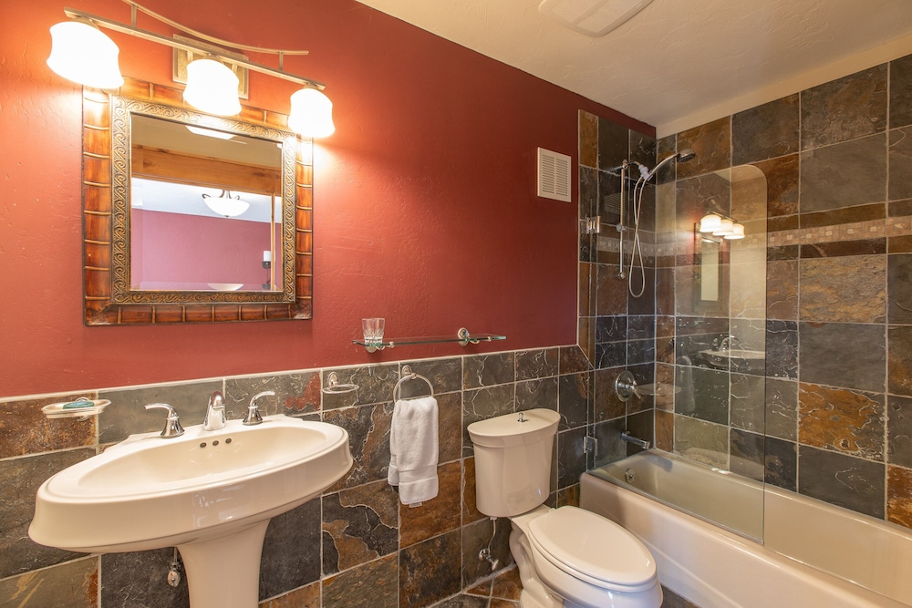 Premium Room (Not Pet Friendly and No Elevator) photo 2