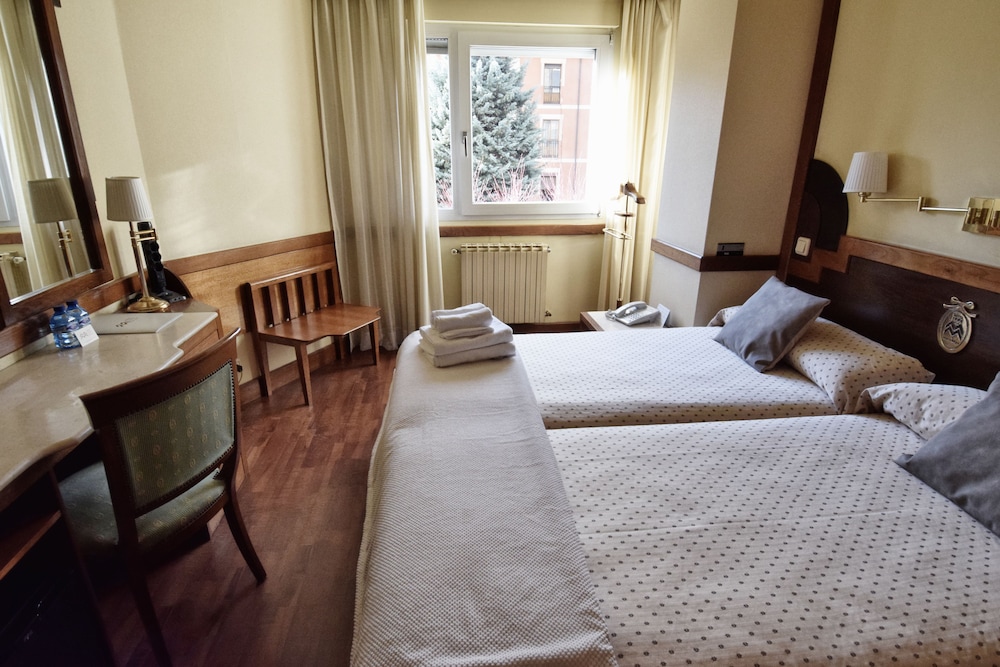 Double Room - Photo 16
