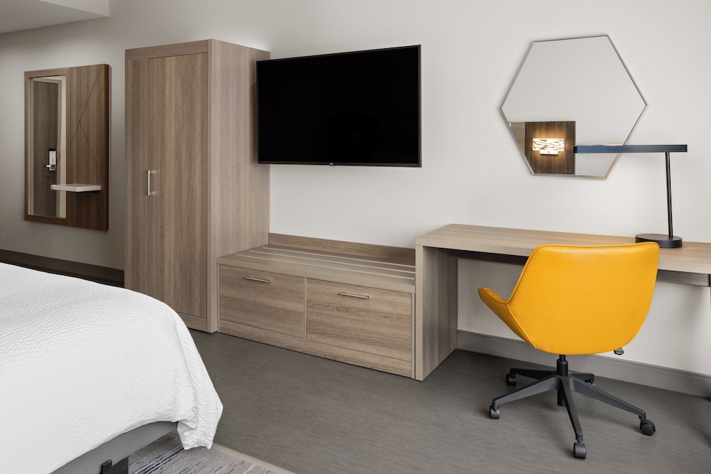 Standard Room, 2 Queen Beds, Non Smoking (Communications) - Photo 4
