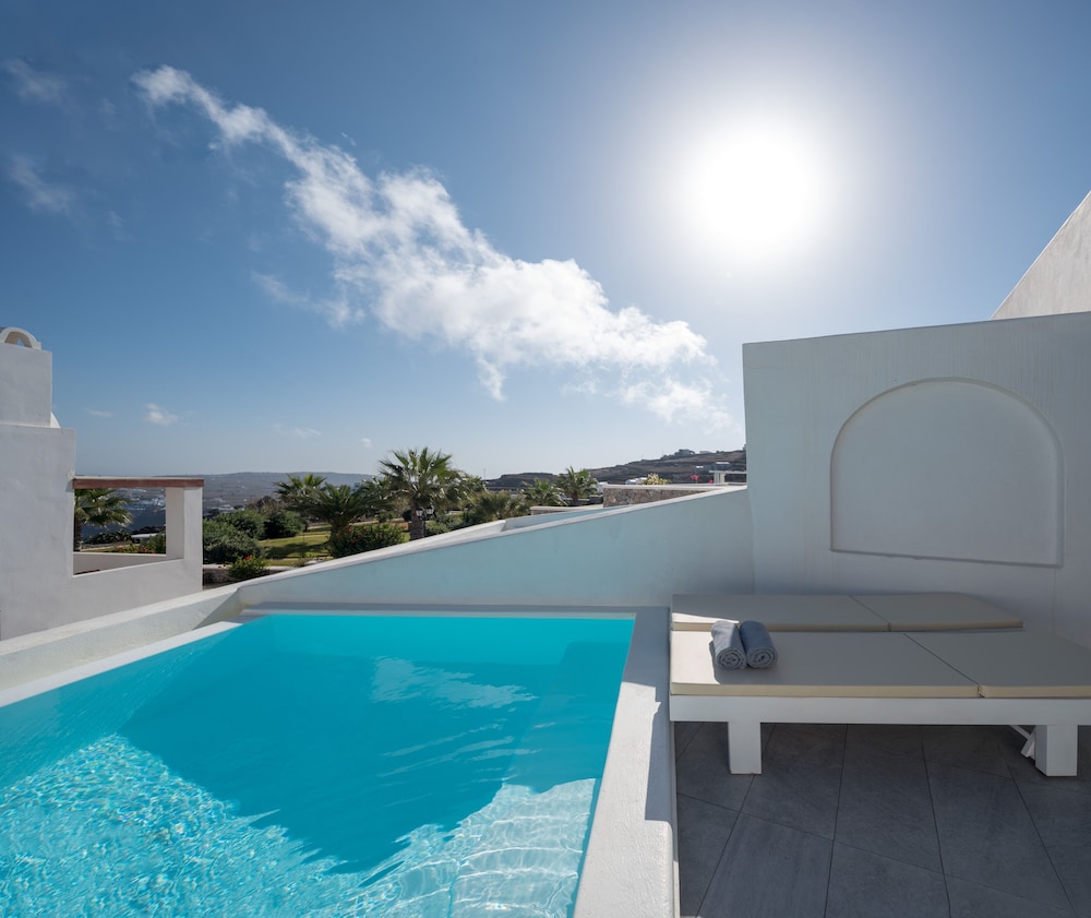 Senior Suite, Private Pool - Photo 2