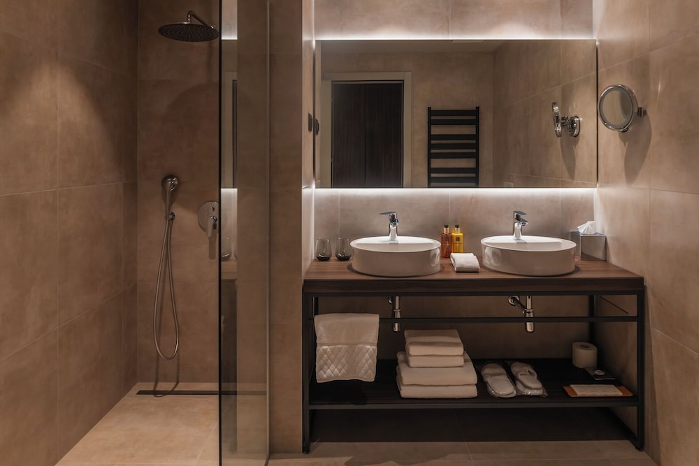 Deluxe Double or Twin Room, Balcony, Sea View thumbnail 6