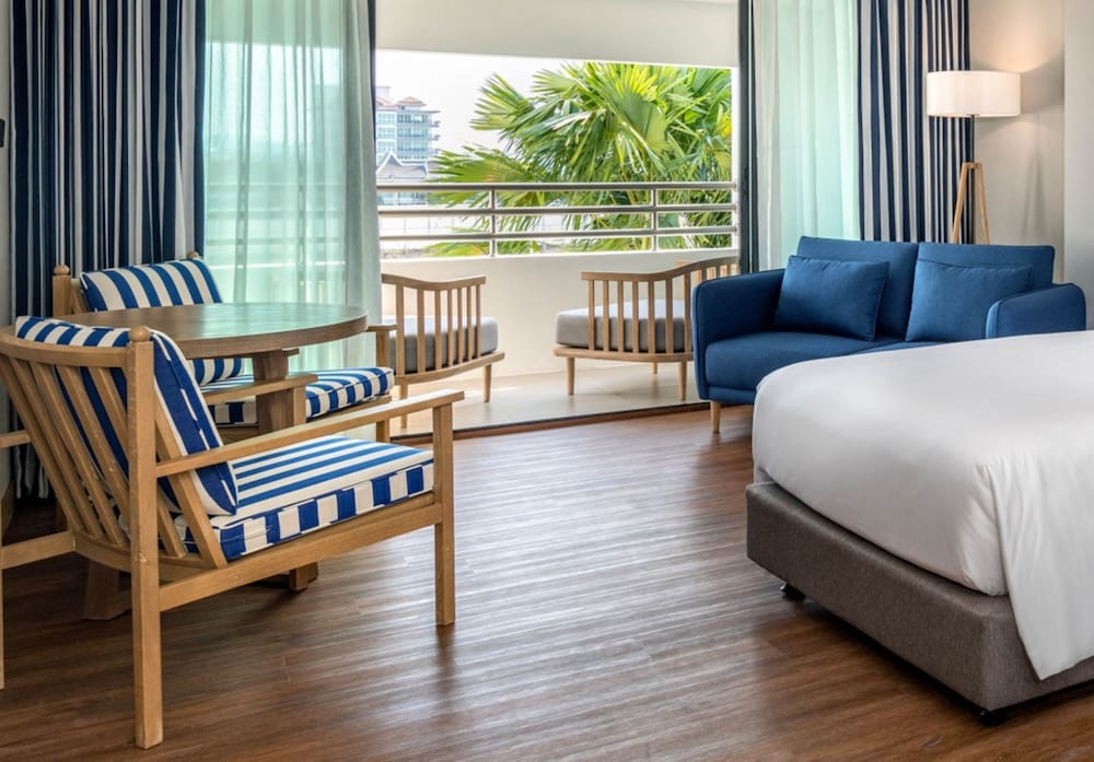 Premier Room, 2 Twin Beds, Balcony - Photo 2
