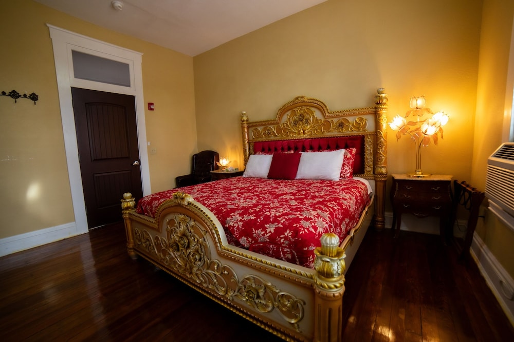 Romantic Room, 1 King Bed (Floral) Second floor photo 3