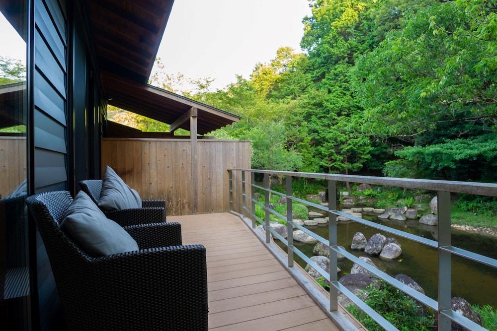 Japanese Western Style Double Room with Private Open-air Bath - Photo 3