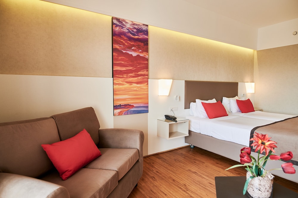Family Room, 2 Twin Beds, Non Smoking, Garden View (Superior) - Photo 7