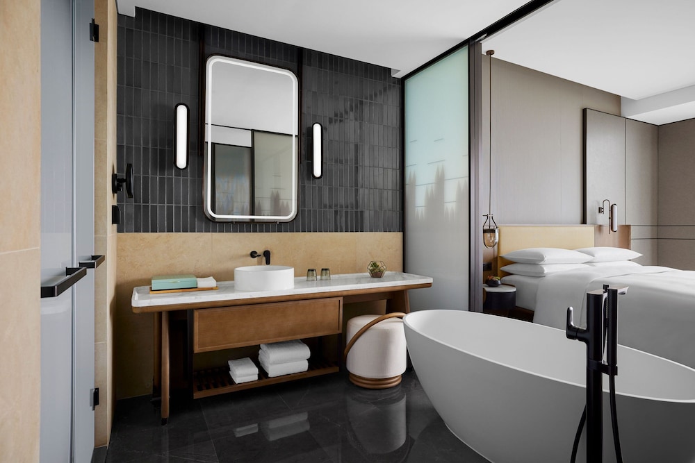 Executive Room, 2 Twin Beds, Lake View - Photo 5