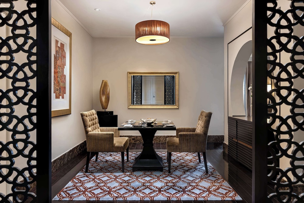Two Bedroom Royal Suite, Evening Drinks & Canapes Section, Free Shuttle To Public Beach