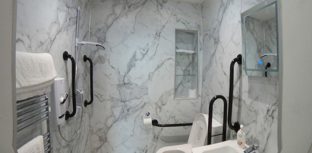 Double Room, 1 Double Bed, Private Bathroom (Room 3) photo 3