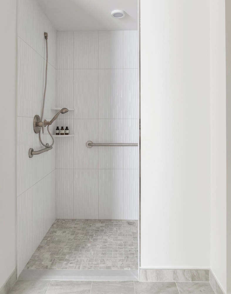 ROOST White House, Photo 3