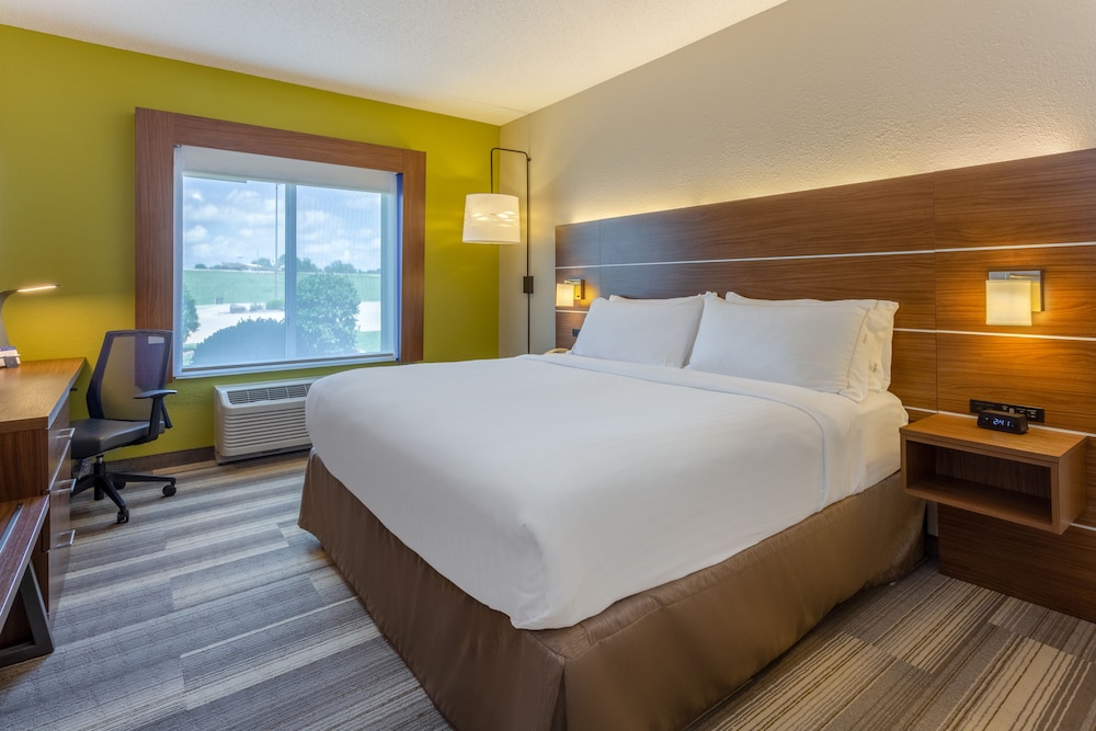 Standard Room, 1 King Bed (Minifridge) - Photo 6