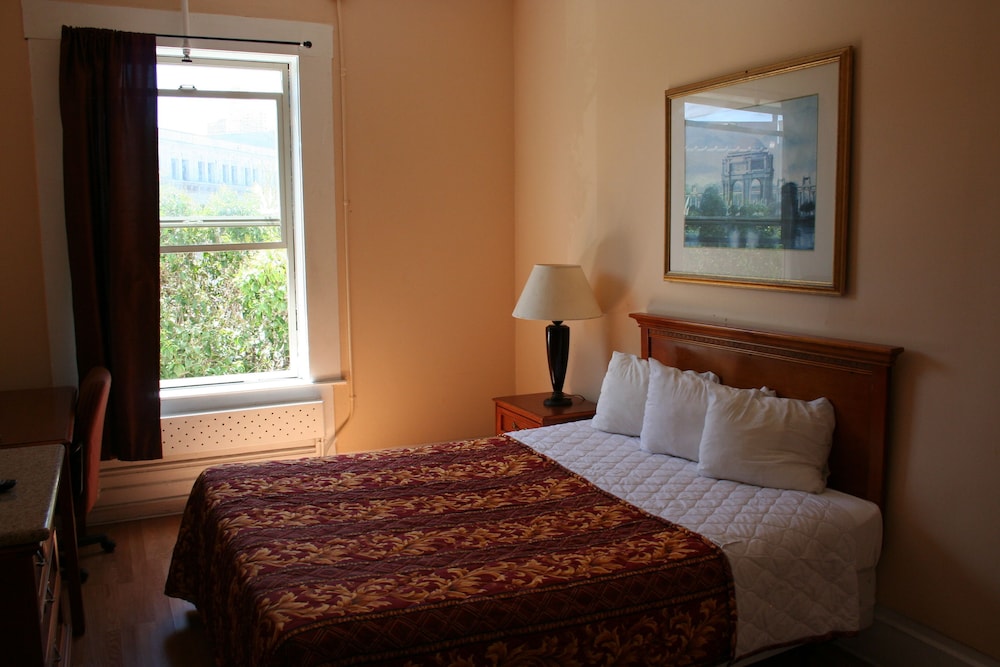 Standard Room, 1 Queen Bed, Non Smoking, Shared Bathroom