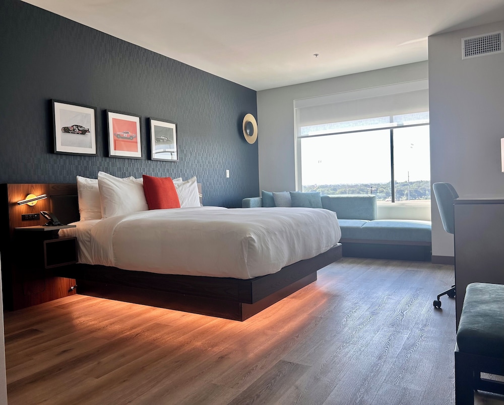 Room, 1 King Bed, Accessible Bathtub, Non Smoking