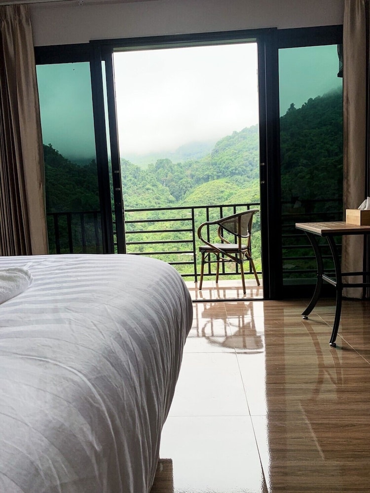 Deluxe Room - Photo 7