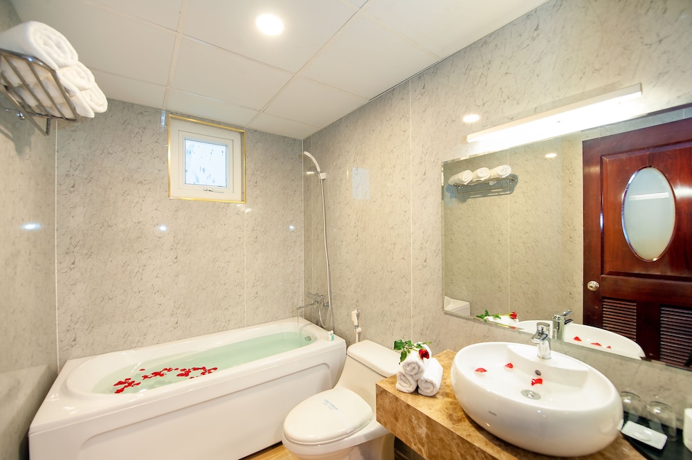 Executive Family Suite with Balcony photo 3