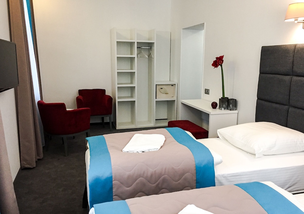 Deluxe Twin Room photo 2