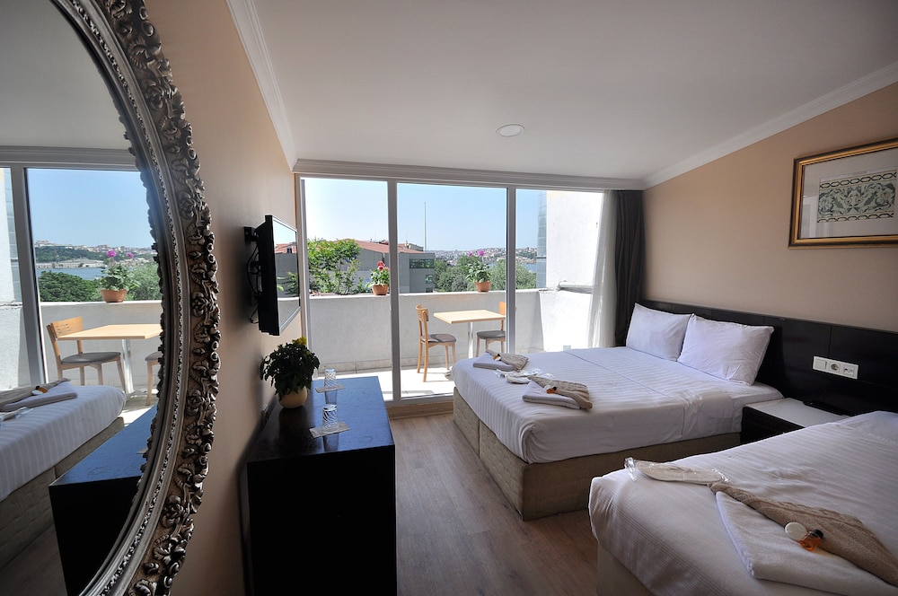 Deluxe Triple Room, Sea View photo 3