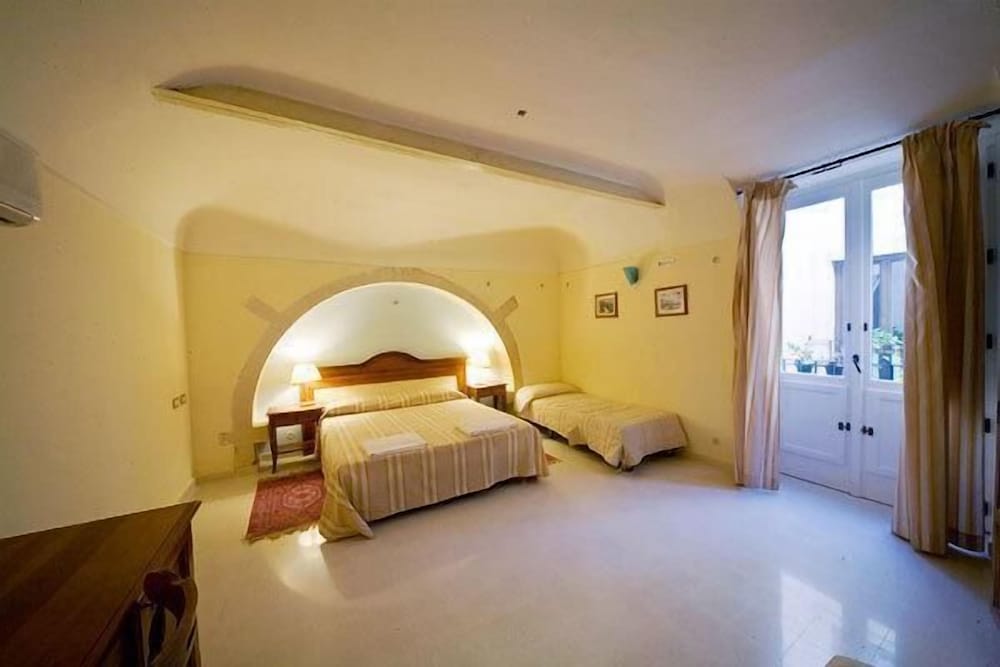 Quadruple Room - Photo 5
