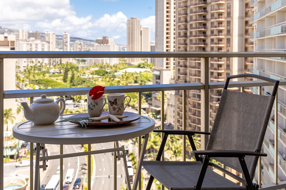 Ilikai Hotel Condo at Waikiki No Parking: Apartment (1 Bedroom) photo