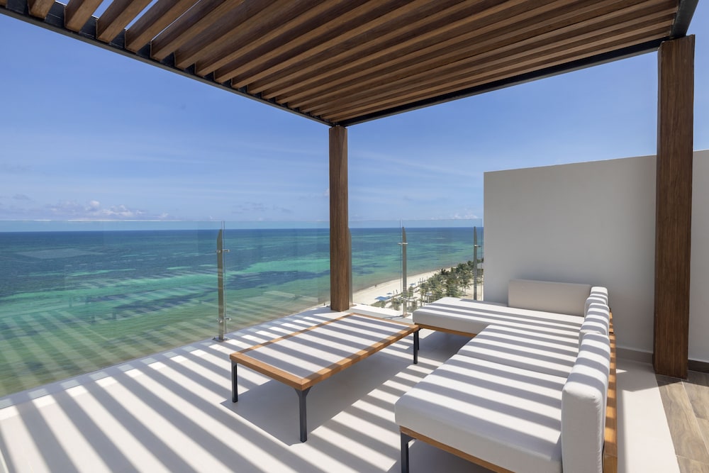 Luxury Sky Chairman Suite Two Bedroom Ocean Front Diamond Club - Photo 21