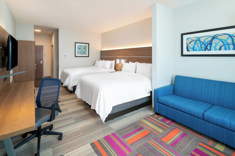 Suite, Multiple Beds - Photo 3