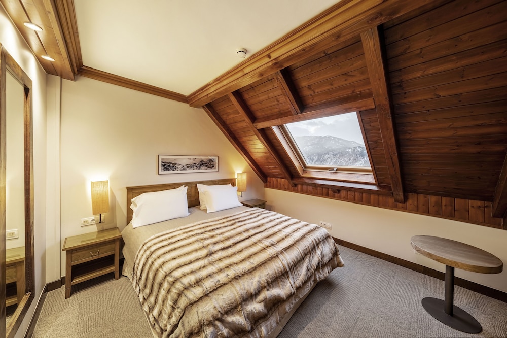 Family Room (Occitania, with View, 3 Adultos)
