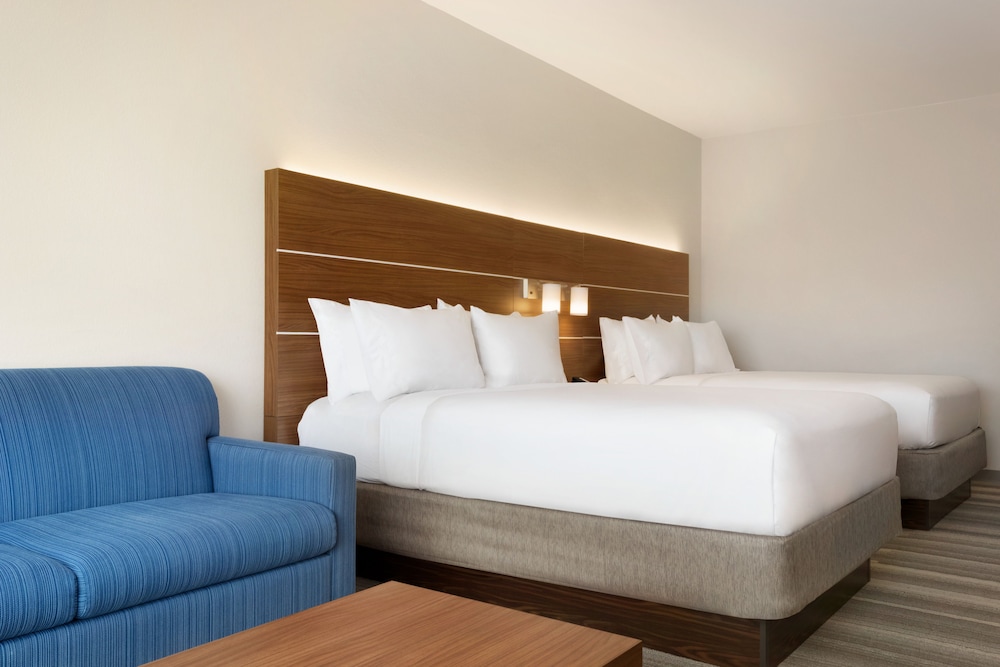 Suite, 2 Queen Beds, Accessible (Communications Accessible) photo 3
