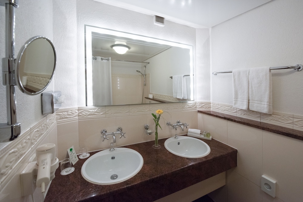 Classic Double Room Woodside View - Photo 14