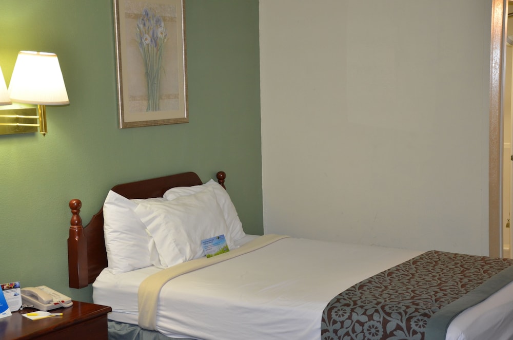 Standard Room, 1 Queen Bed - Photo 4