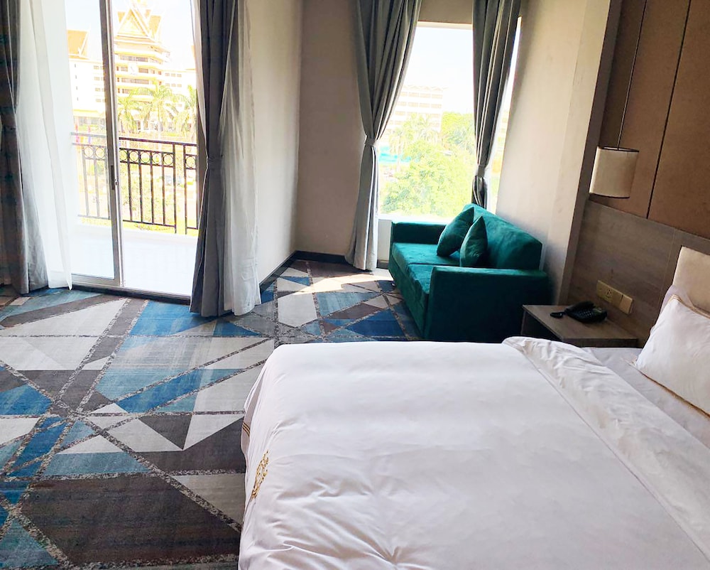 River Suite with Balcony photo 2