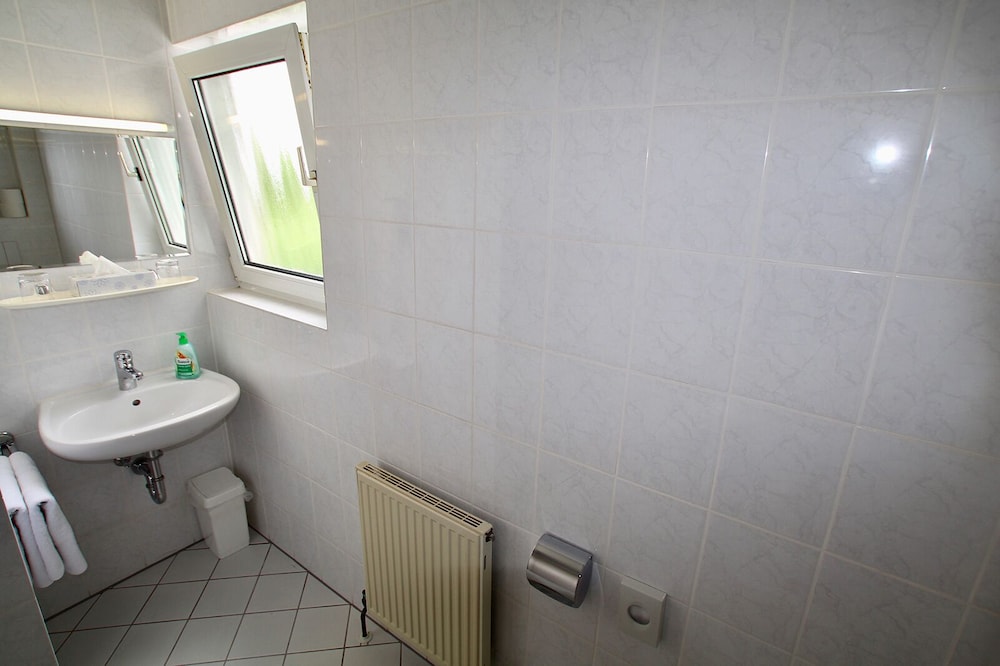 Single Room - Photo 2