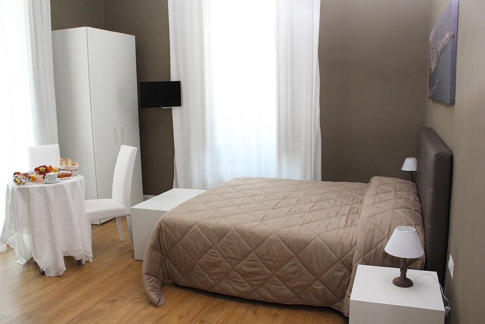 Economy Double Room Single Use, Balcony (2)